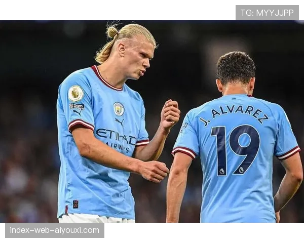阿根廷阿尔瓦雷斯前场串联 曼城前锋进攻支点作用逐渐确立